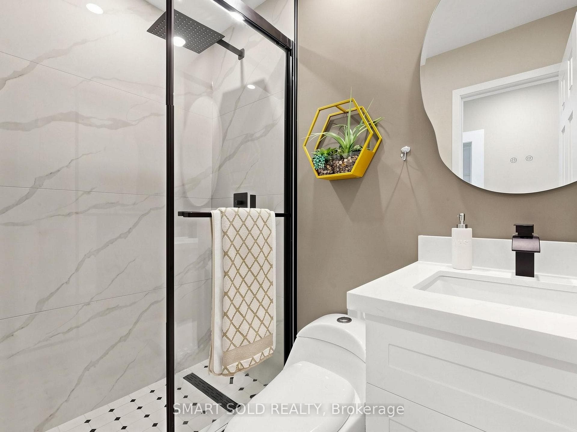 76 Clancy Drive photo 25