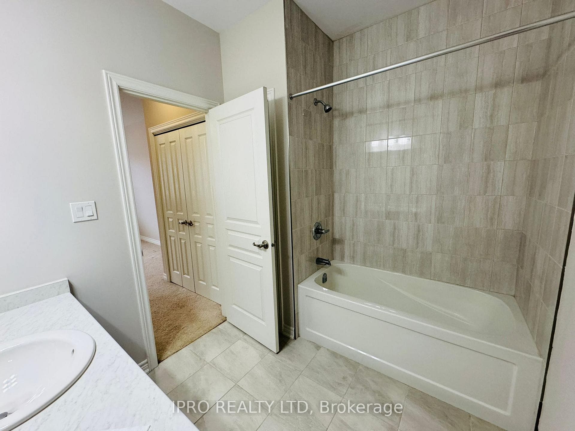 16 Ellis Avenue photo 14