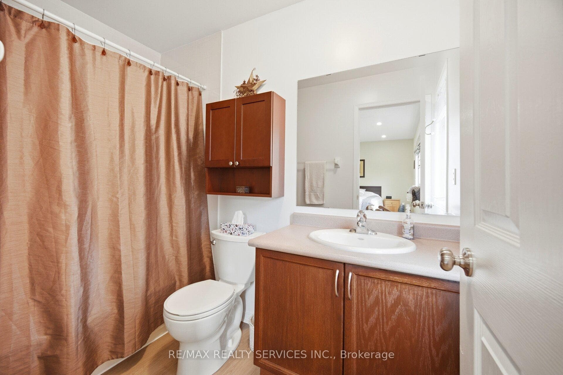 38 Furrows End photo 25