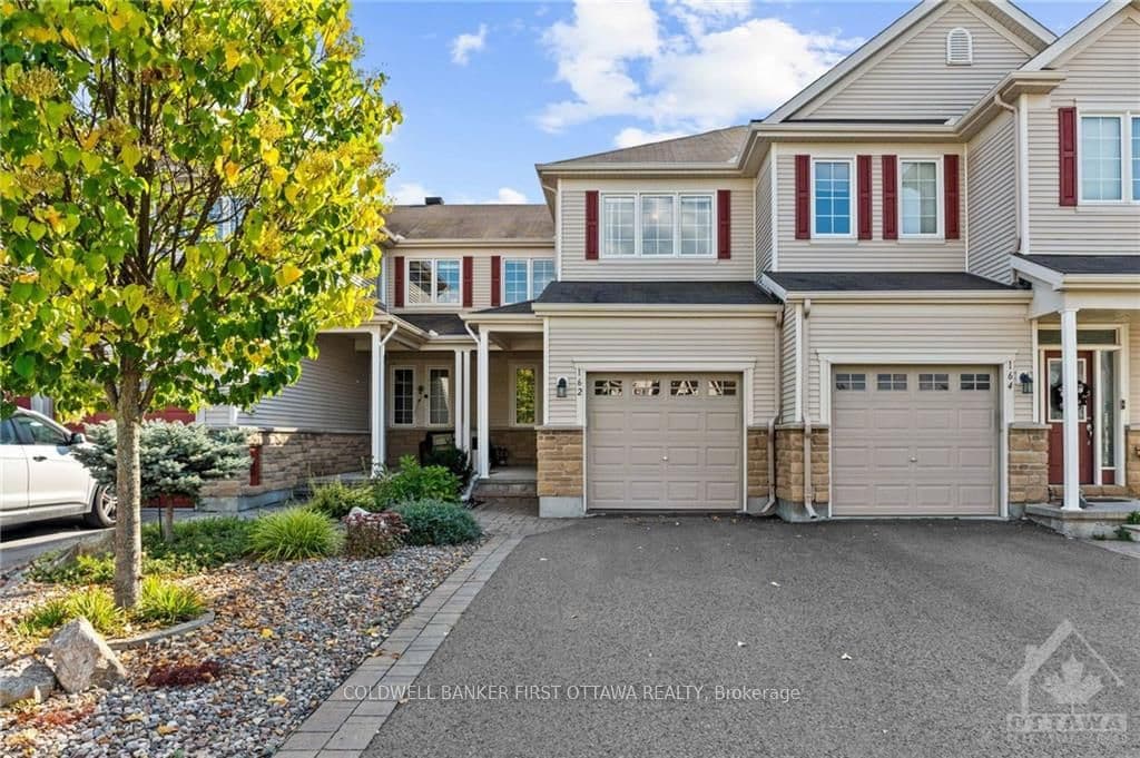 162 LARAMIE Crescent photo 1
