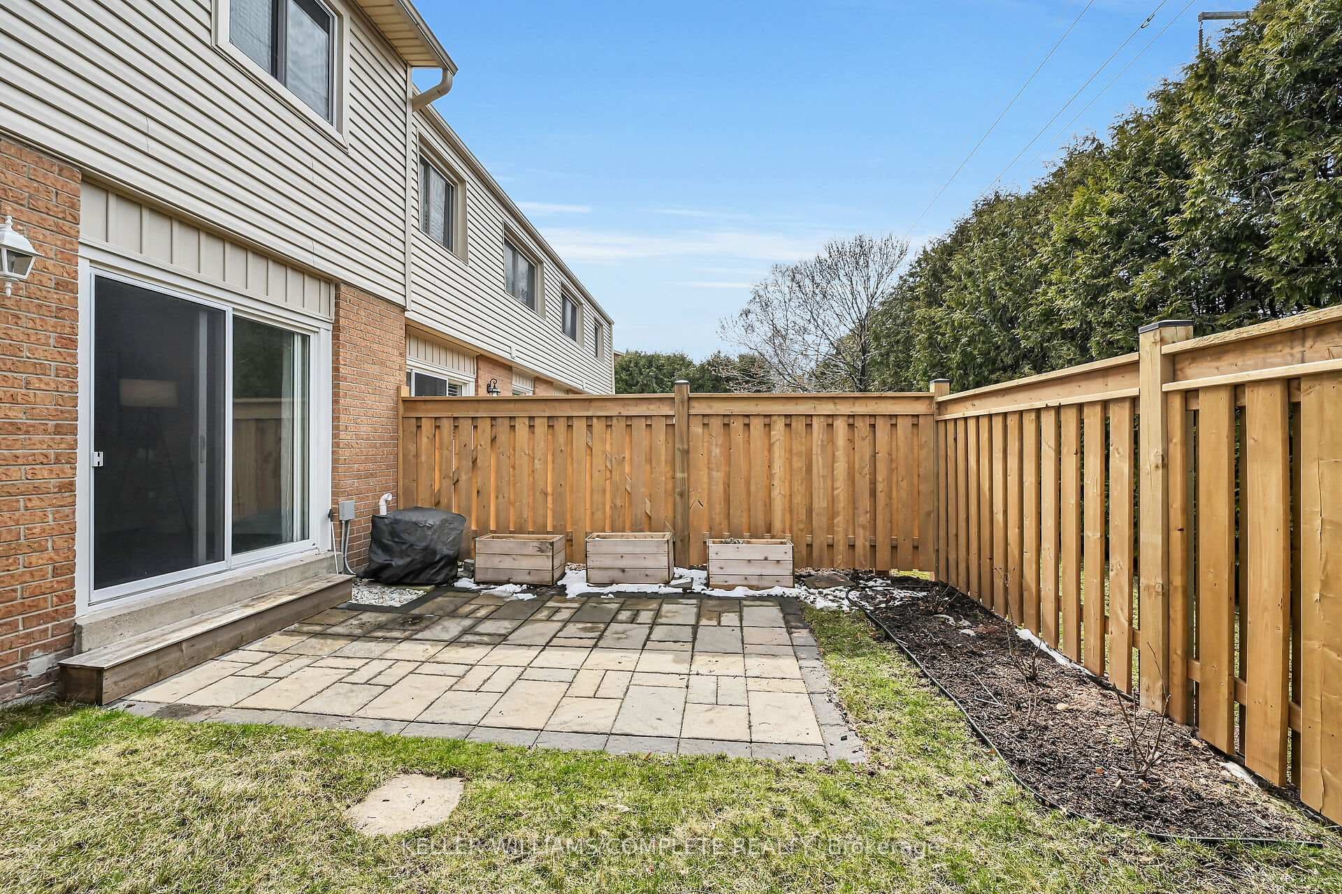 1550 Newlands Crescent Unit 10 photo 40