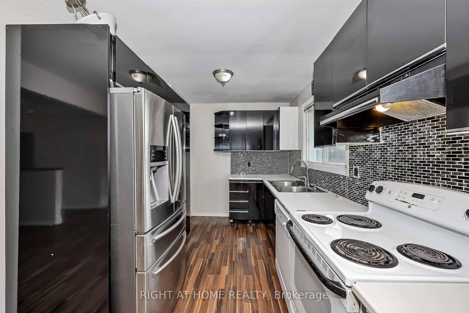 24 Largo Crescent photo 14