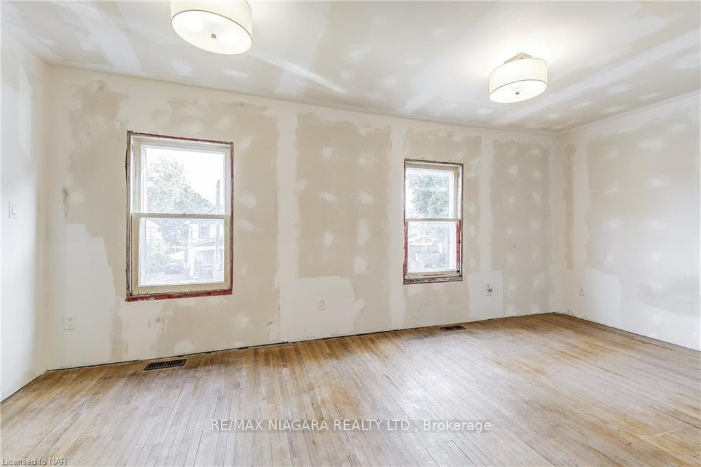 261 Ash Street photo 32