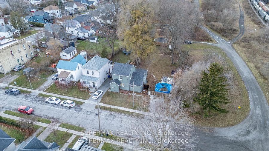94 Hiawatha Street photo 26