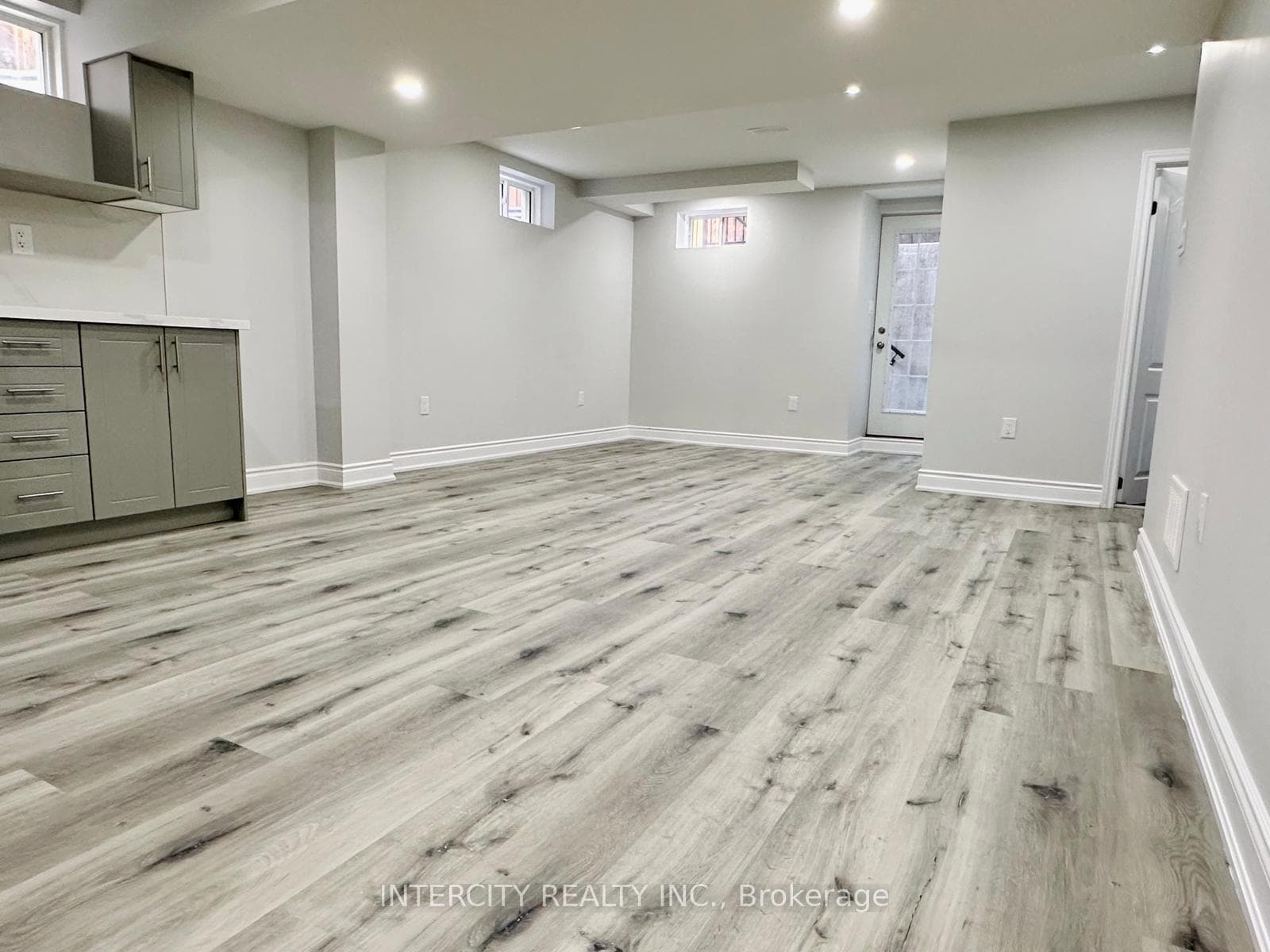 77 Romanelli Crescent Unit Basement photo 6