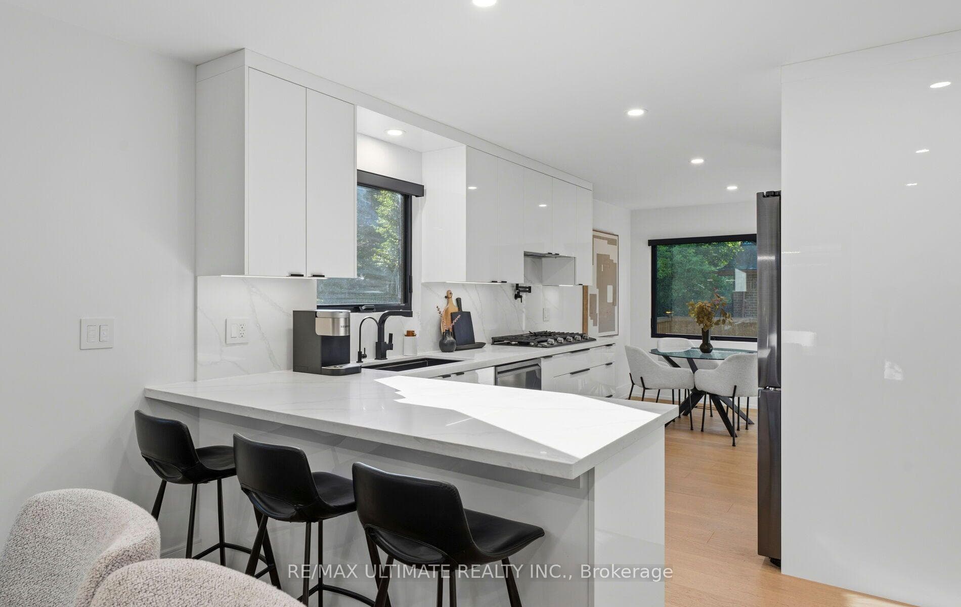 Modern kitchen with peninsula