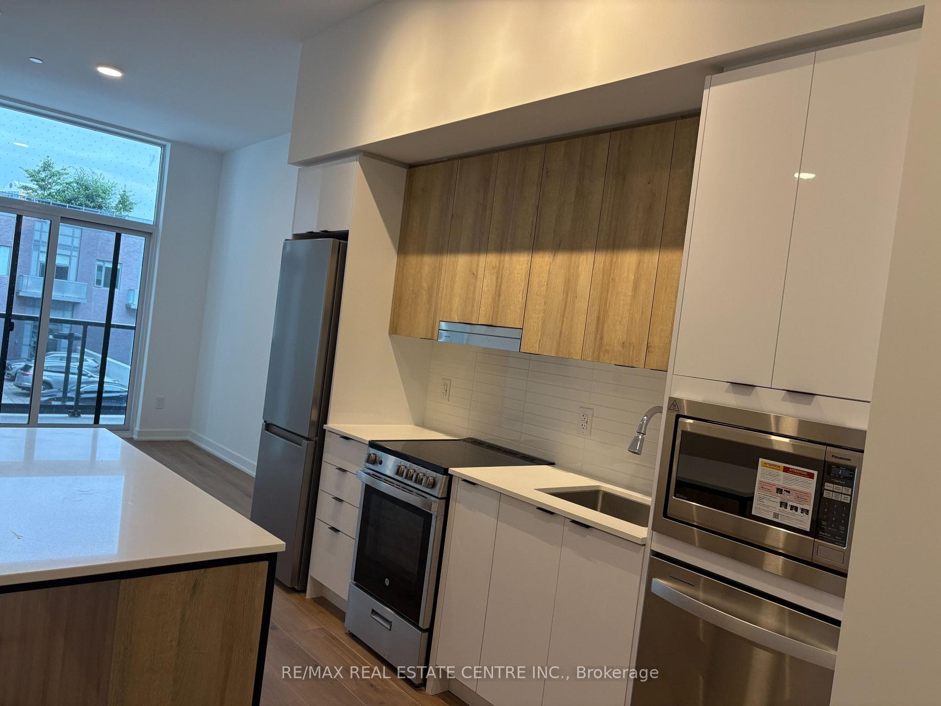5105 Hurontario Street Unit 211 photo 7