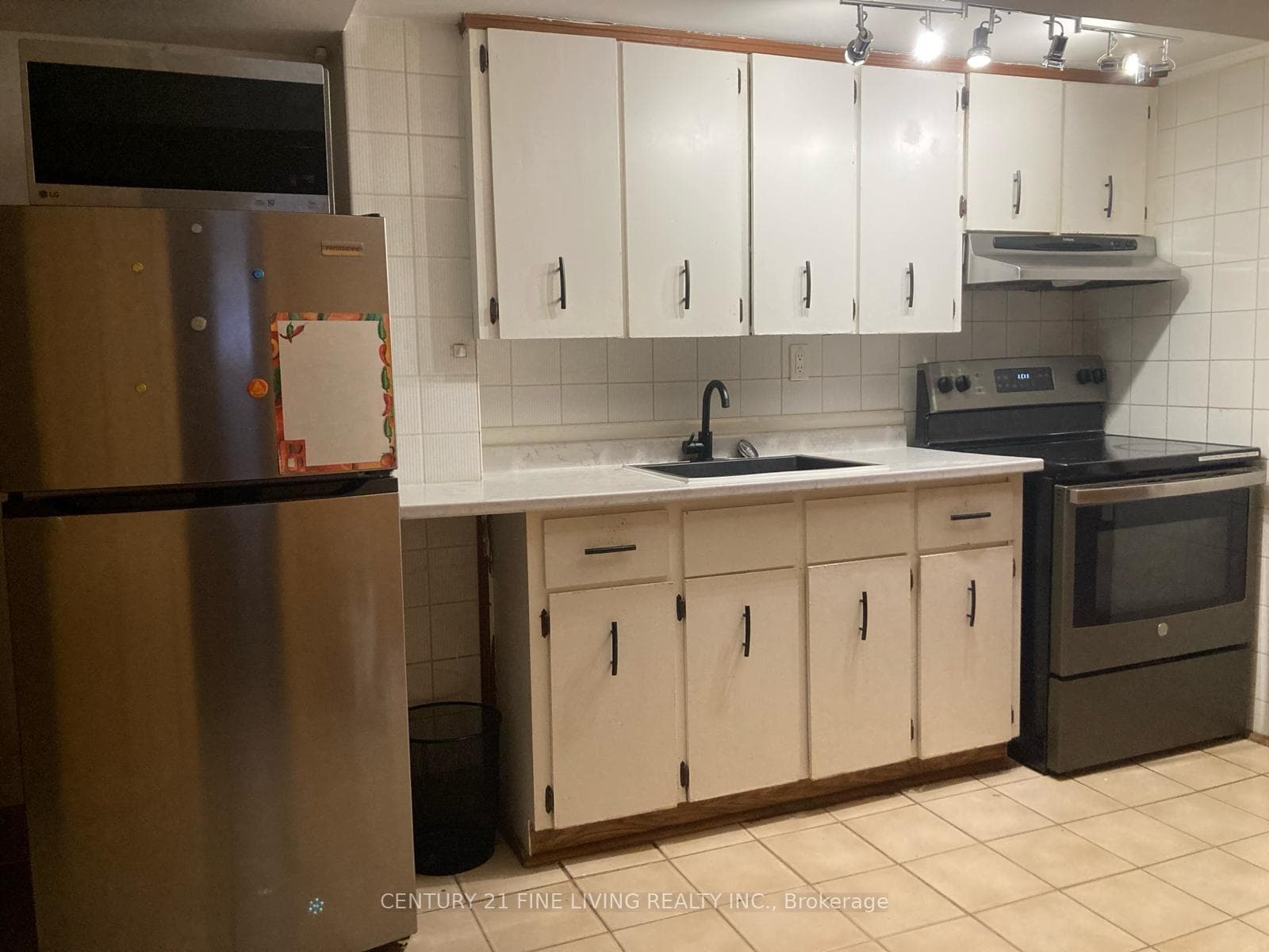 400 Nairn Avenue Unit Lower photo 2