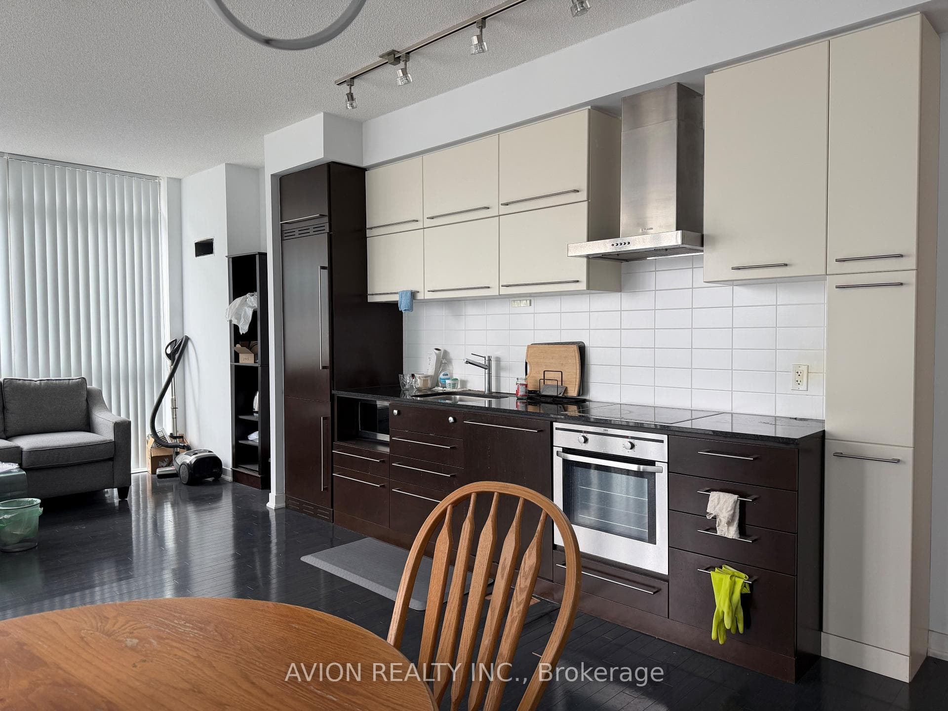 770 Bay Street Unit 1001 photo 3