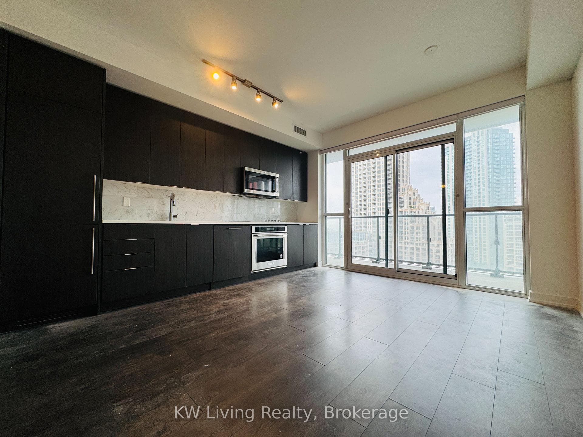 38 Iannuzzi Street Unit 1602 photo 8