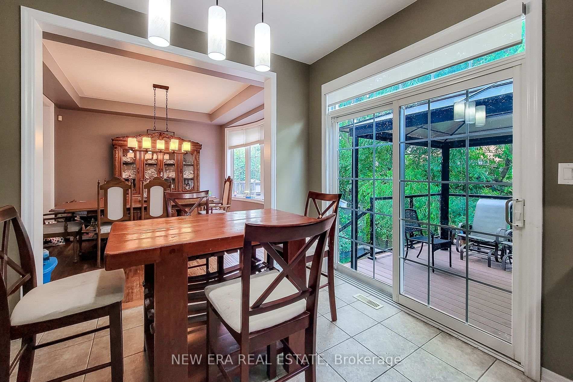 128 Montreal Circle photo 17