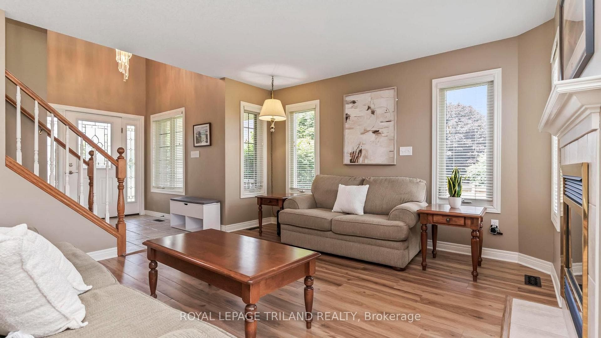 17 WINDEMERE Place photo 9