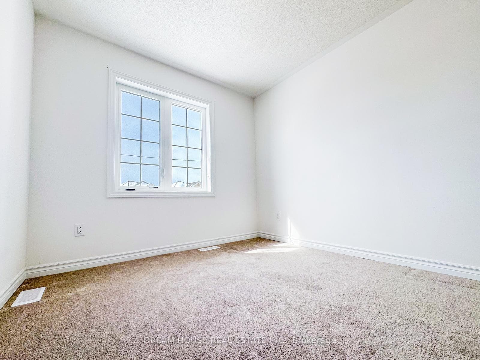 307 Russell Street photo 15