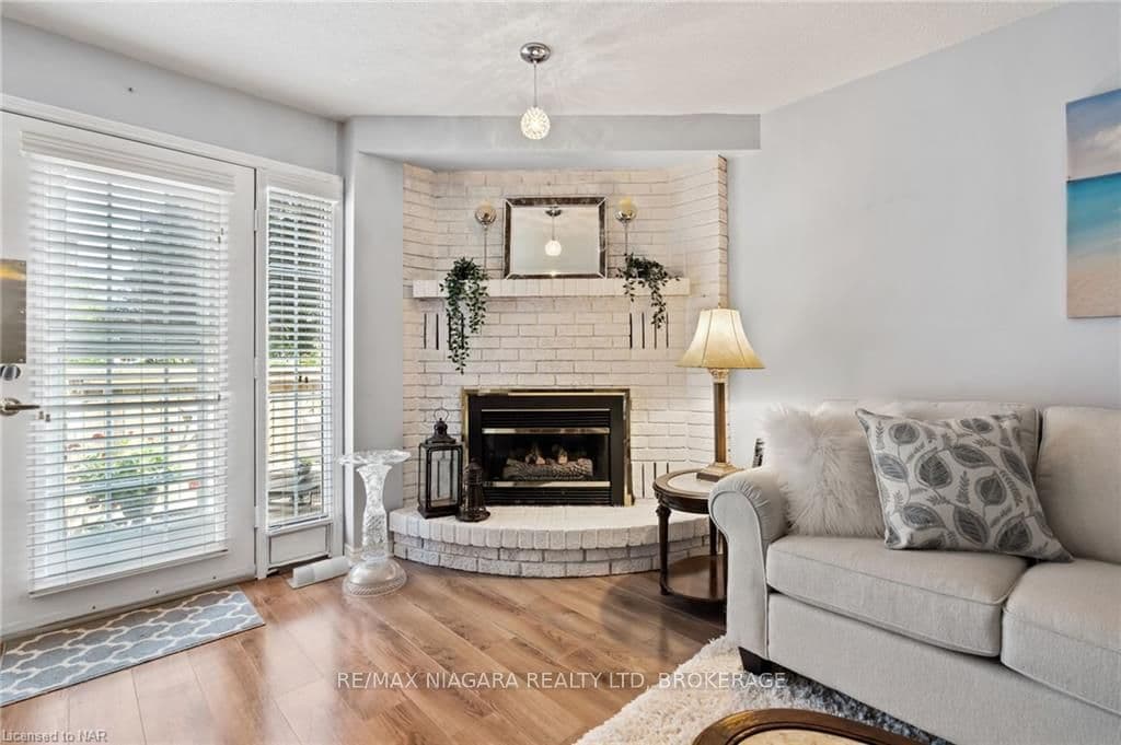 6044 SWAYZE Drive Unit 15 photo 4