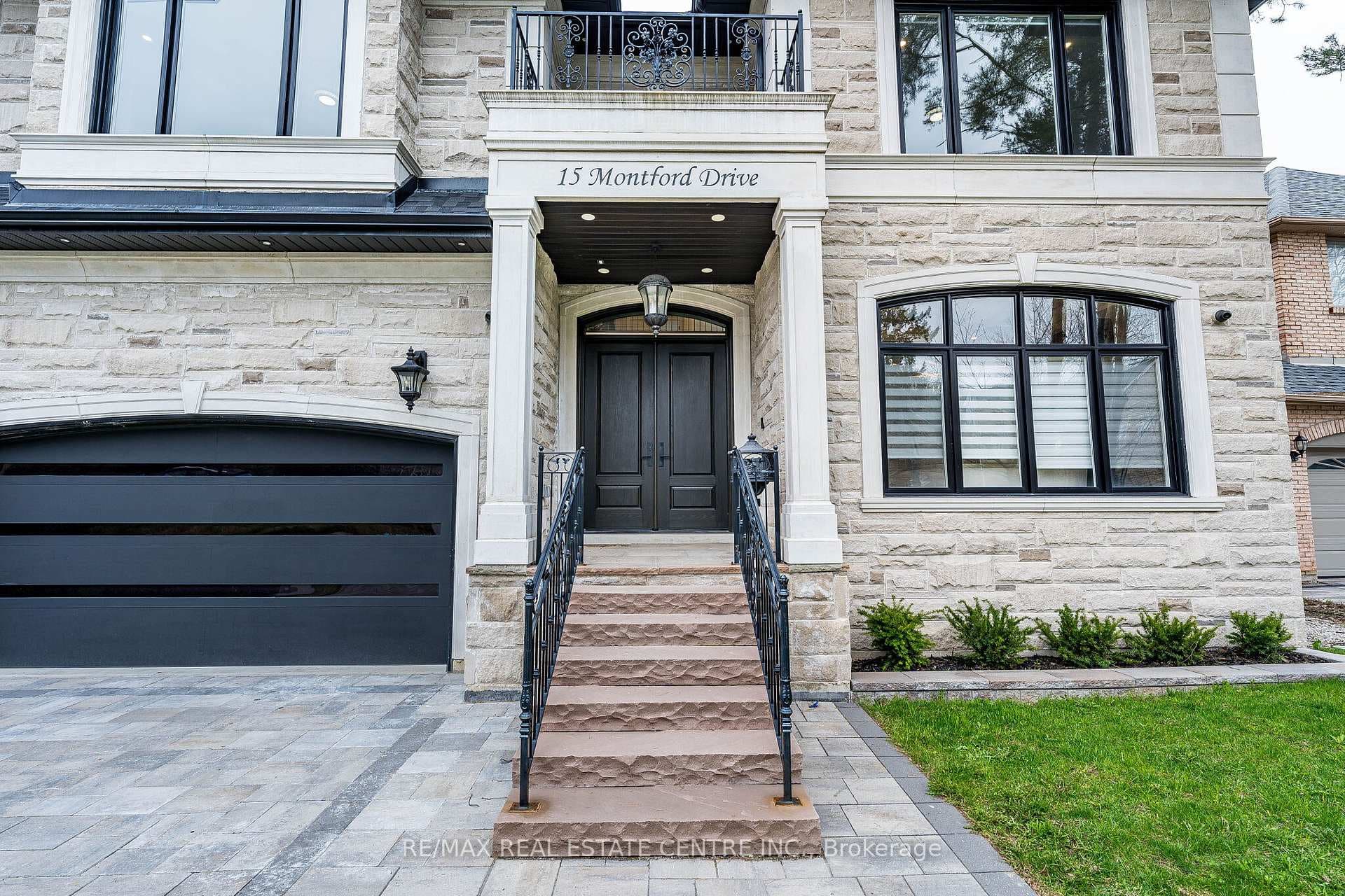 15 Montford Drive photo 2