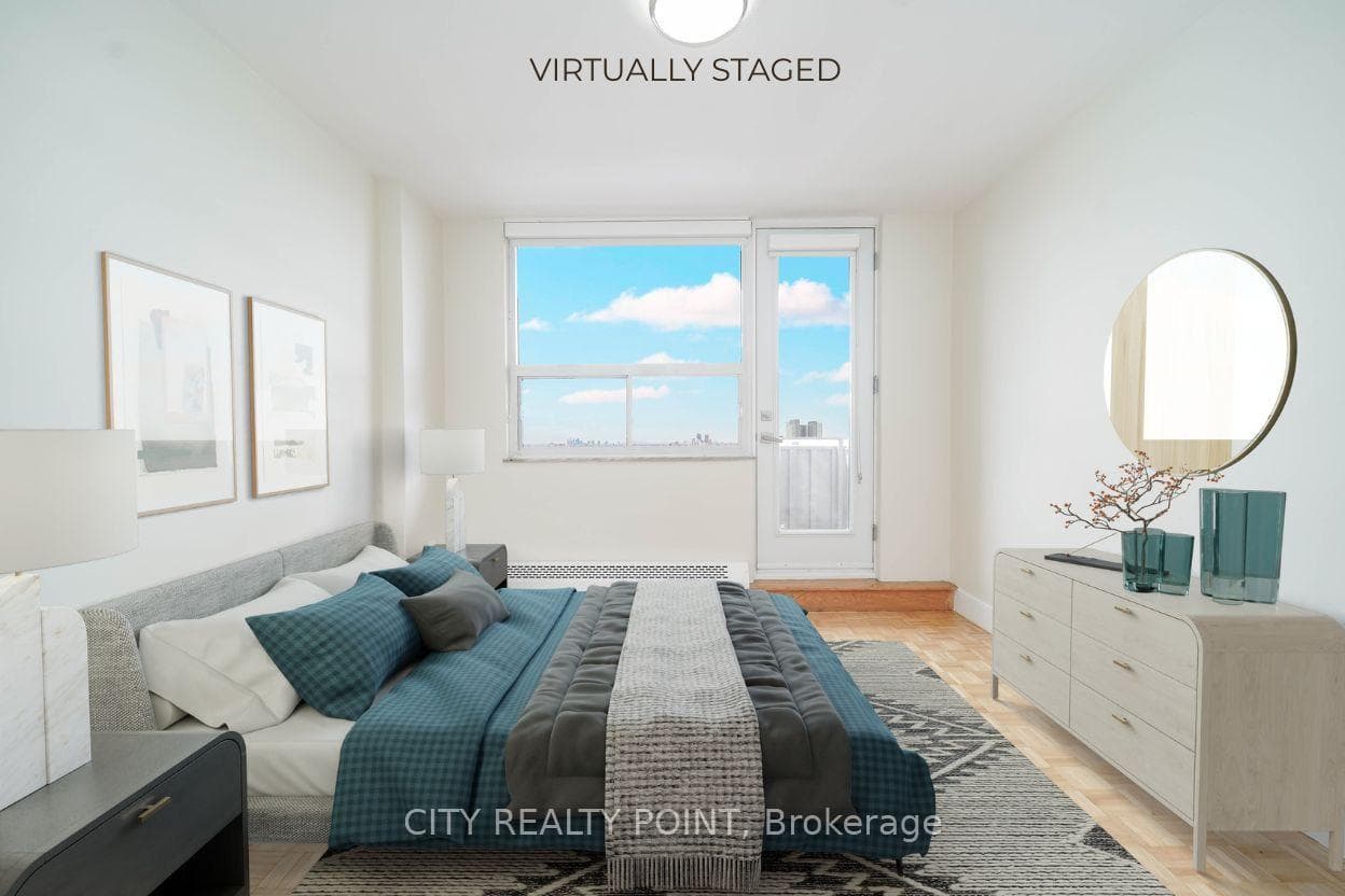 666 Spadina Avenue Unit PH10 photo 3