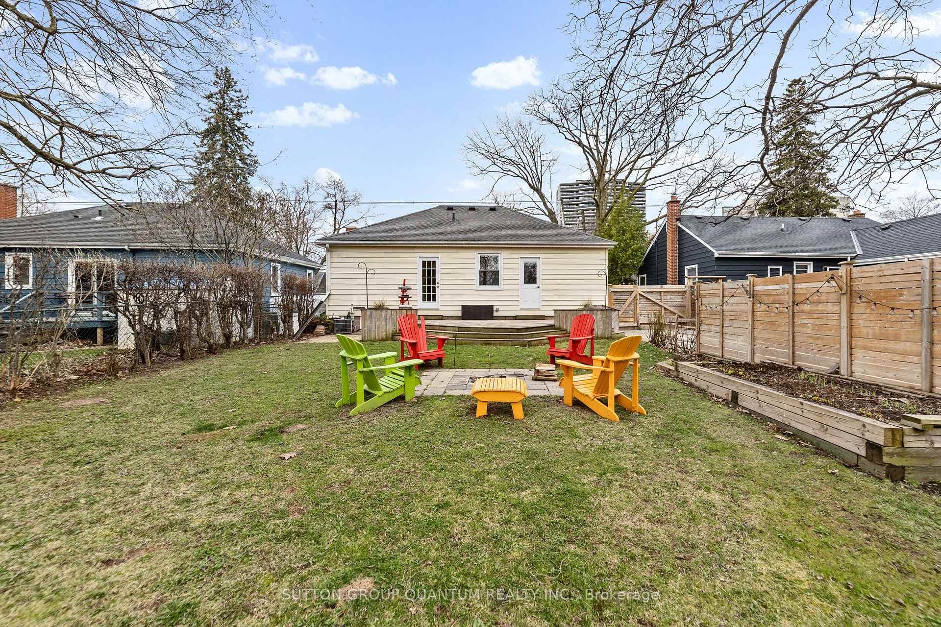 407 Queen Mary Drive photo 39
