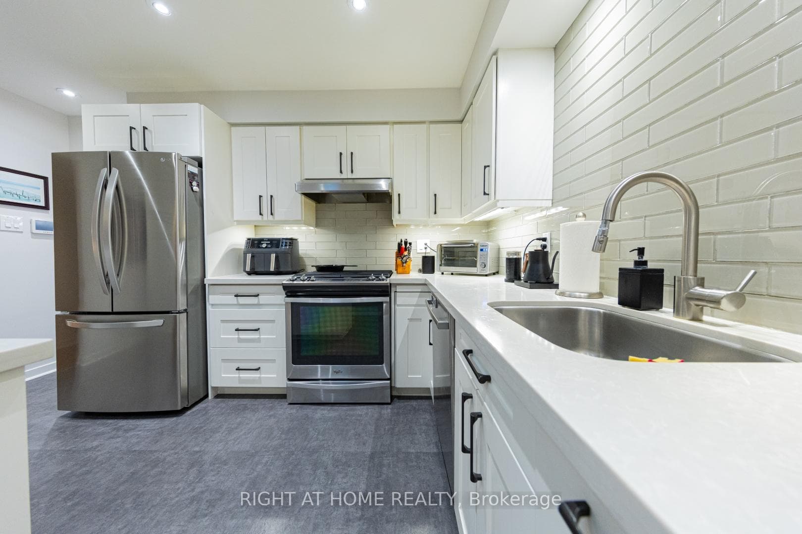 27 Bigwin Drive photo 4