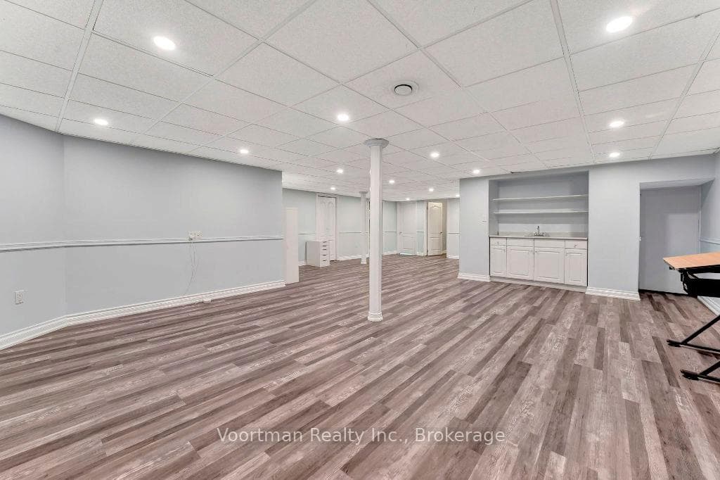98 Silverbirch Boulevard Unit 20 photo 16