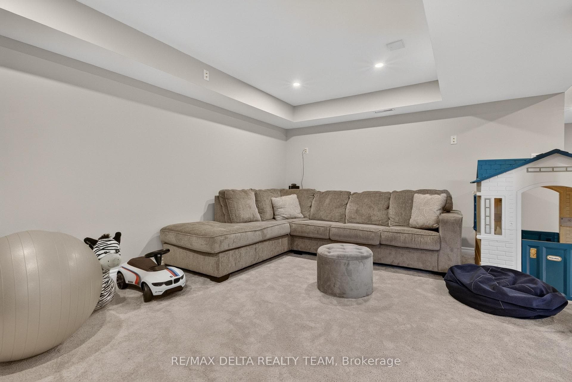2834 Grand Canal Street photo 39