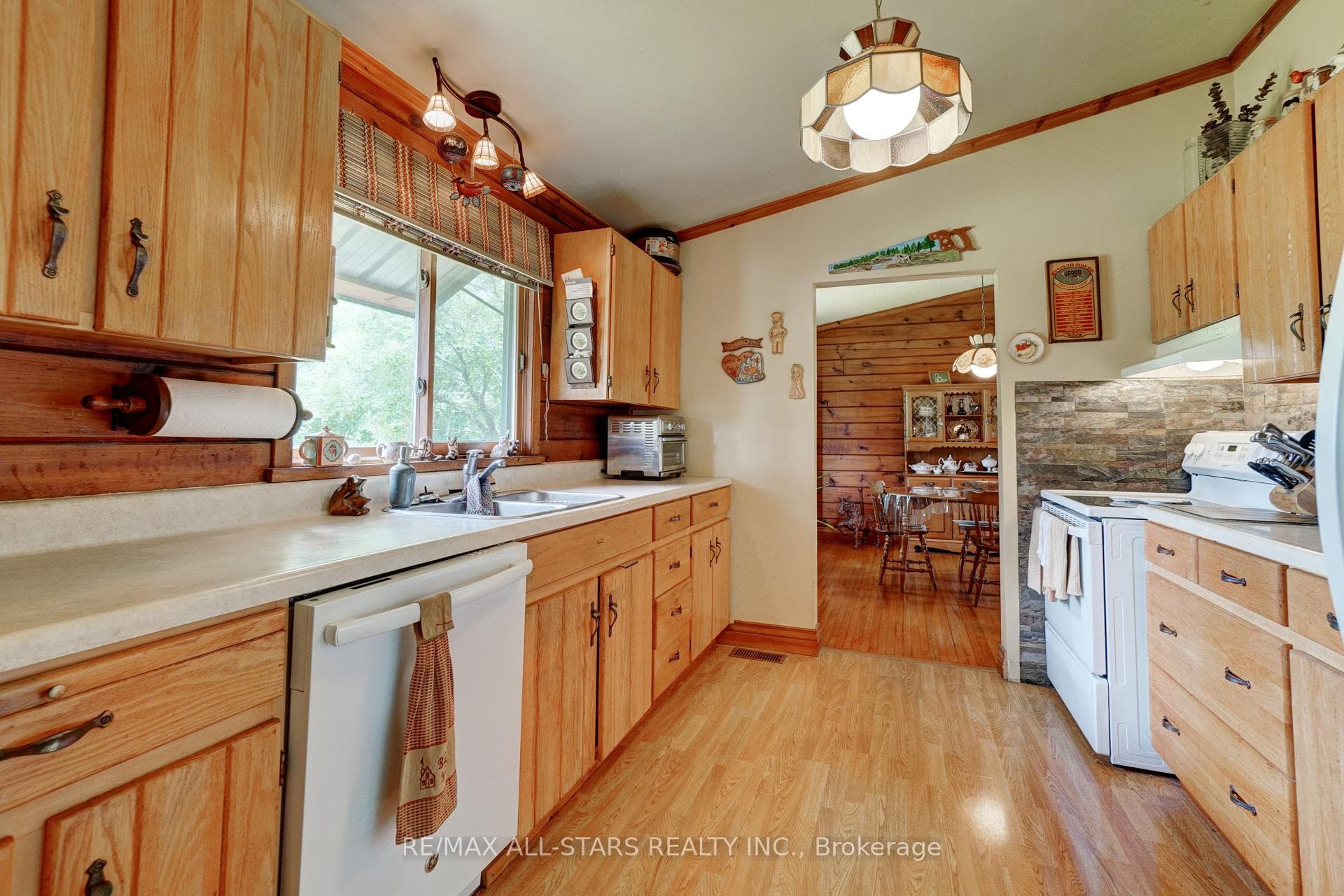 371 Sturgeon Point Road photo 9