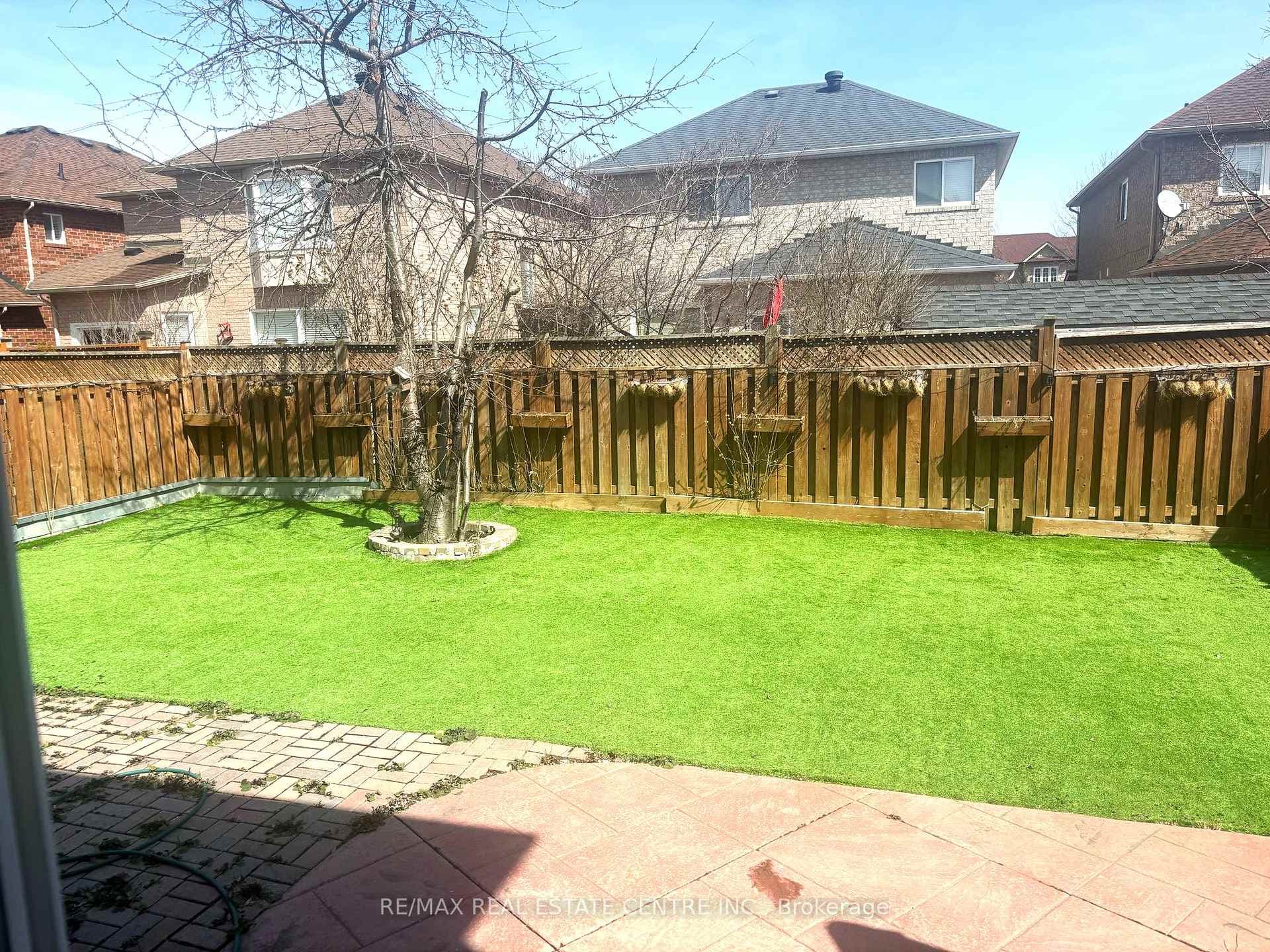 21 Robertson Davies Drive photo 13