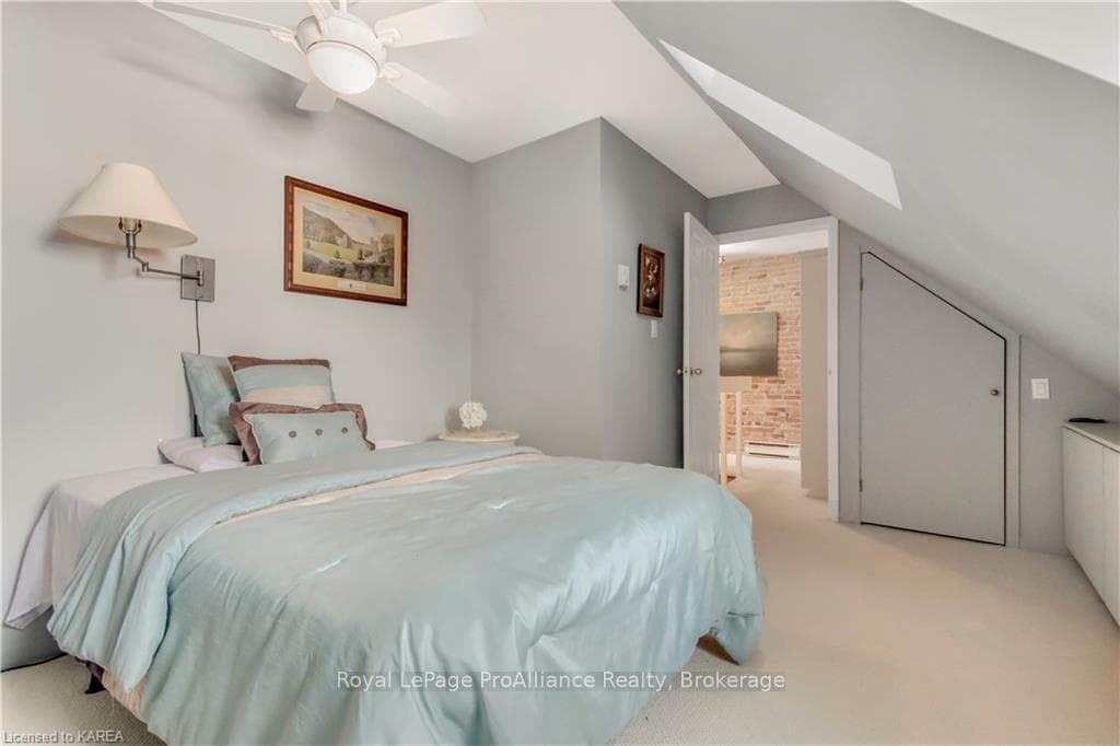 250 KING Street Unit 6 photo 31