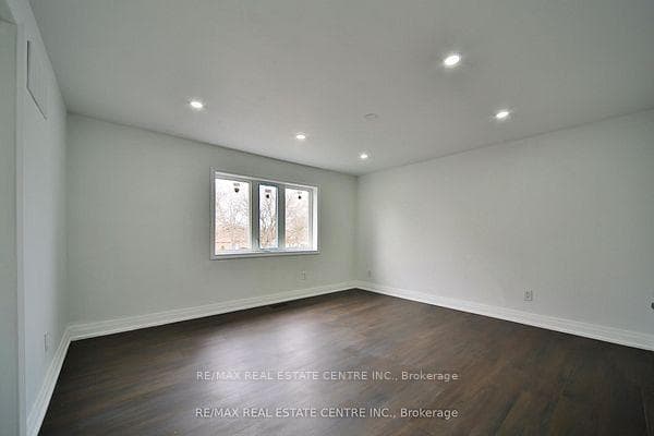 20 Mozart Crescent photo 15