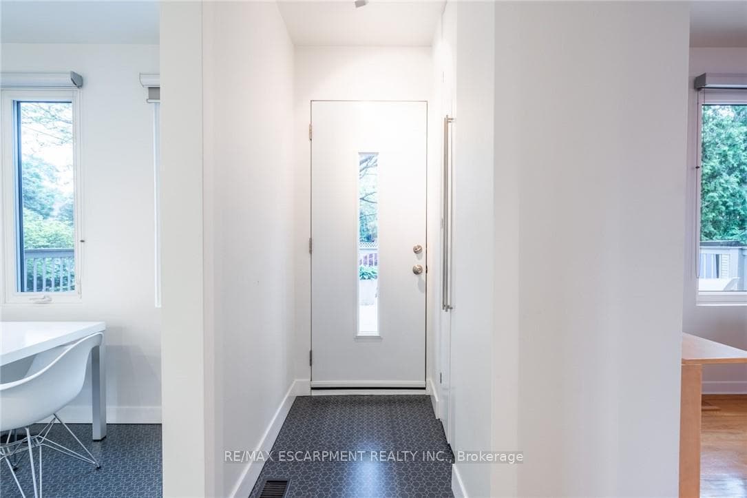 327 Caroline Street photo 45