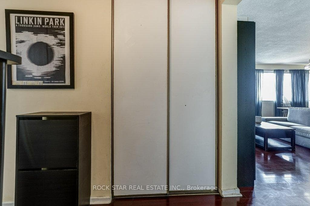 10 Sunny Glenway Unit 1711 photo 6