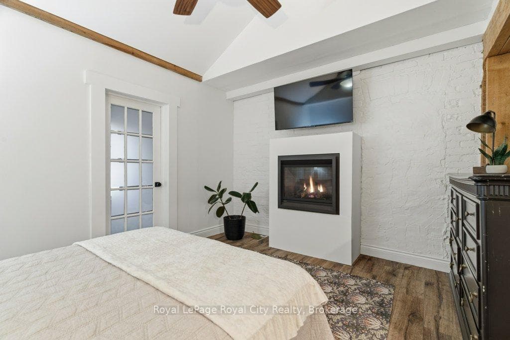554 Woolwich Street photo 29