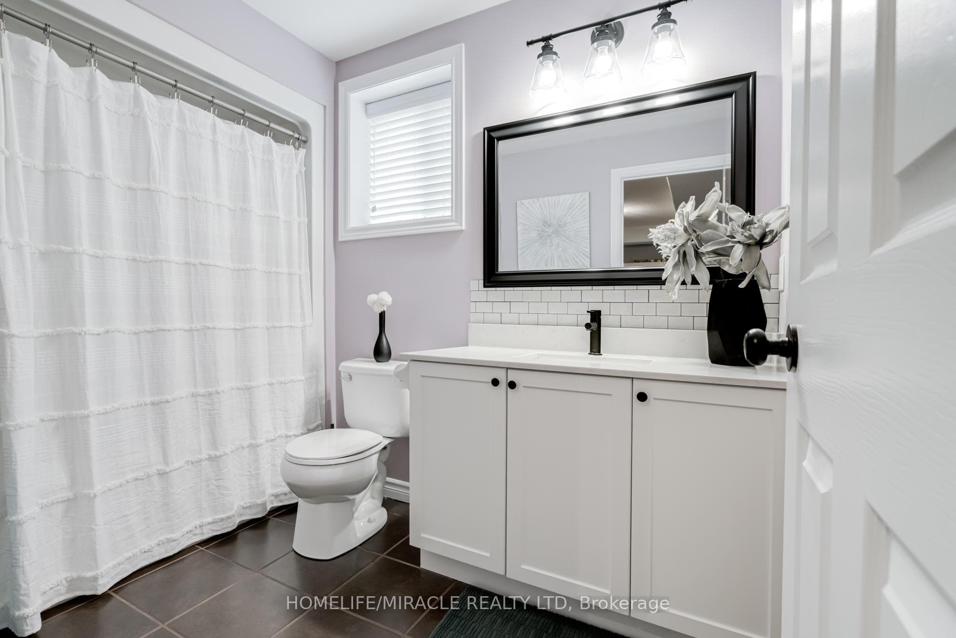 46 Irwin Crescent photo 32