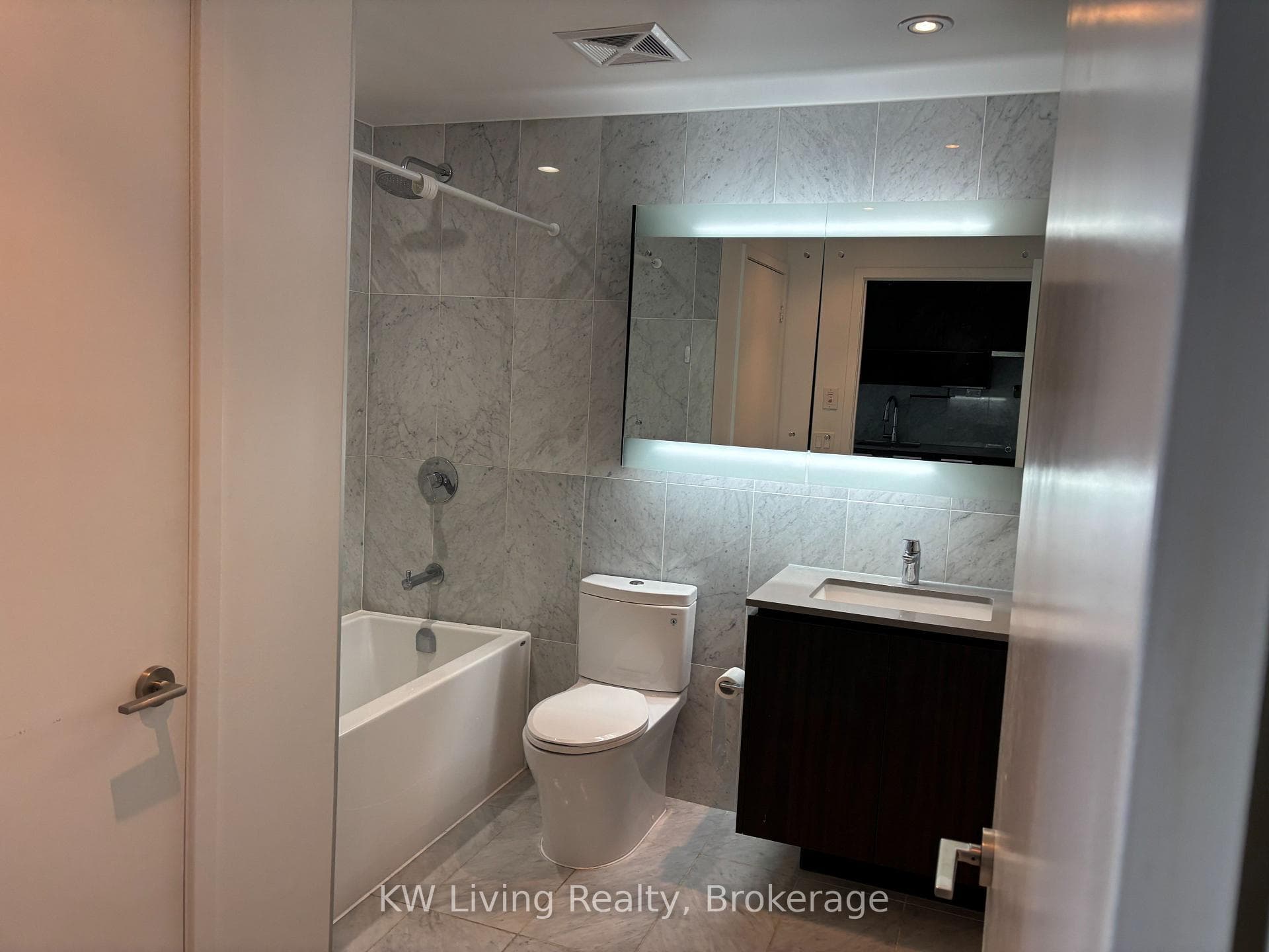 117 McMahon Drive Unit 3805 photo 5