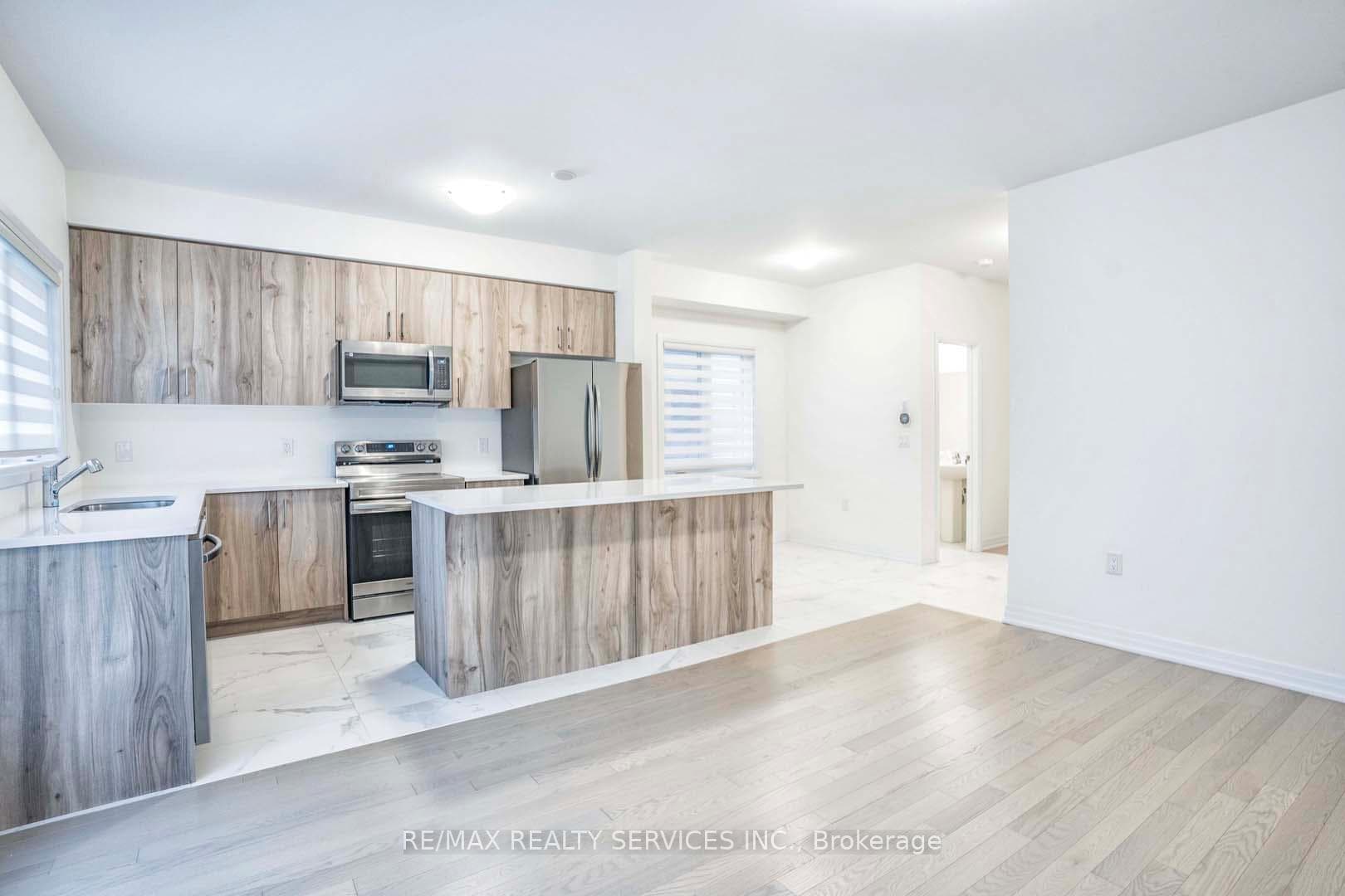 472 Adelaide Street photo 12