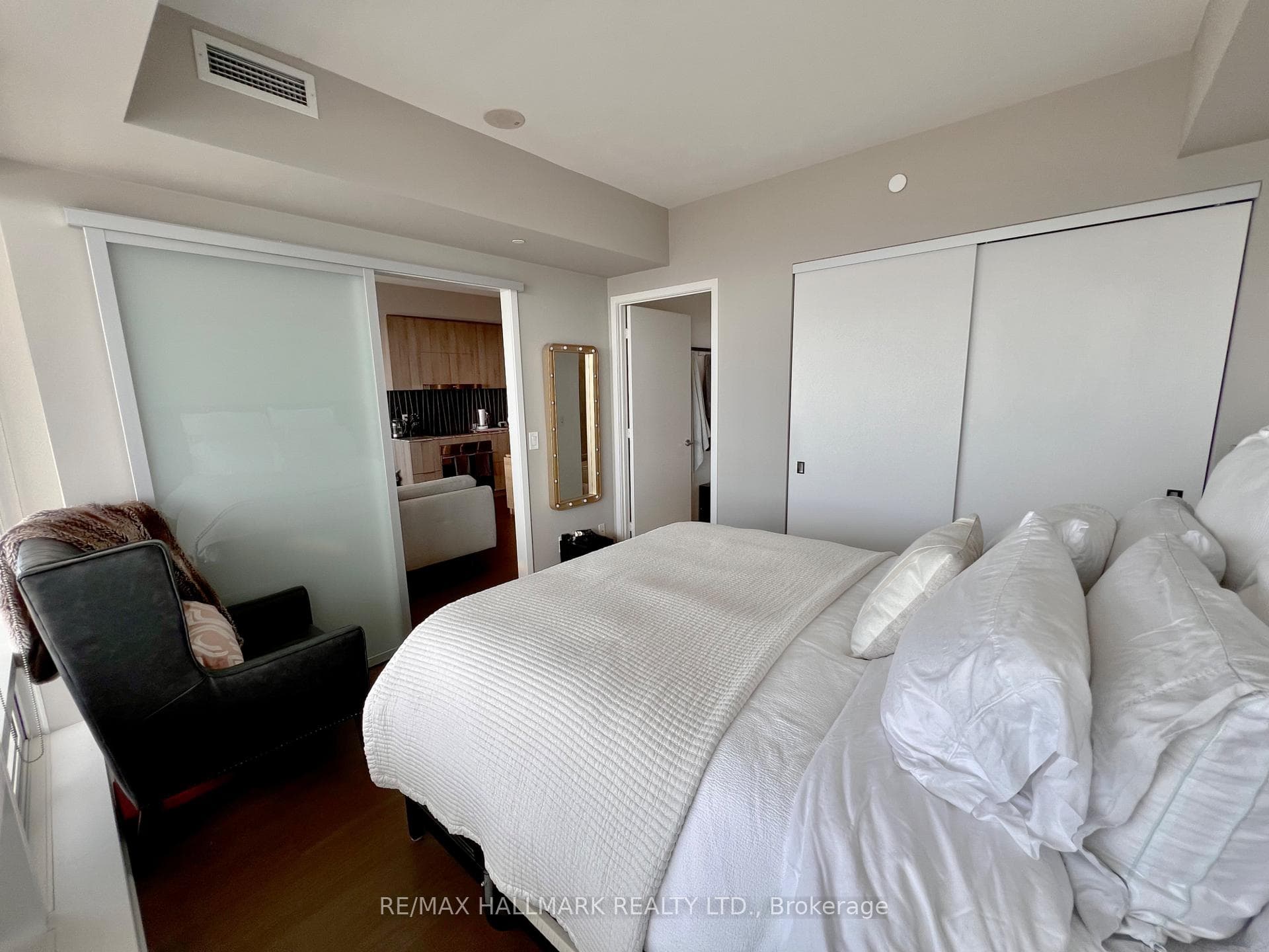 1 Bloor Street Unit 6405 photo 16