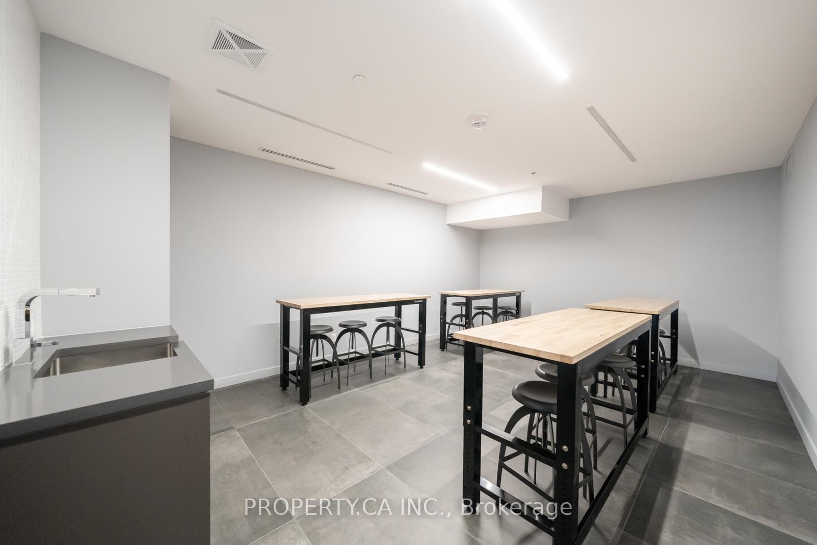 7 Smith Crescent Unit 212 photo 22