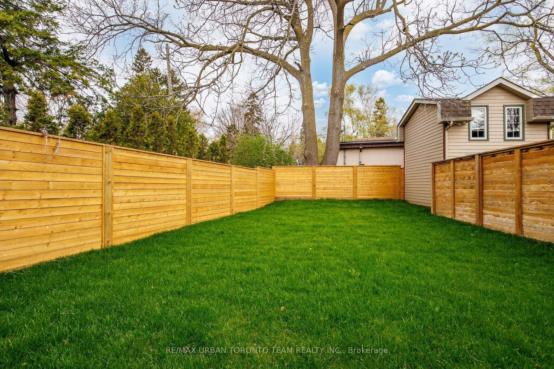 4 Drake Crescent photo 46