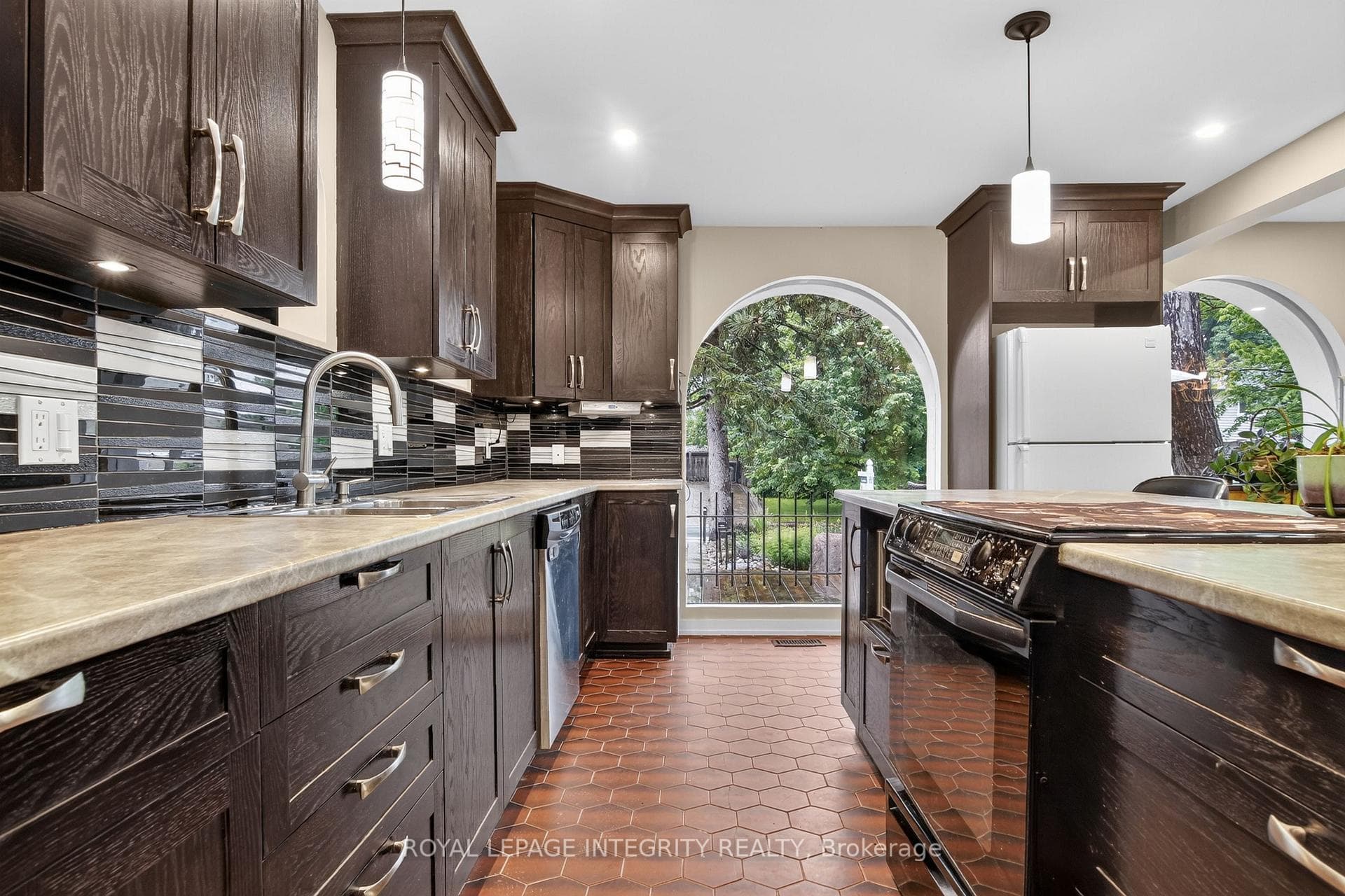 954 WATSON Street photo 8