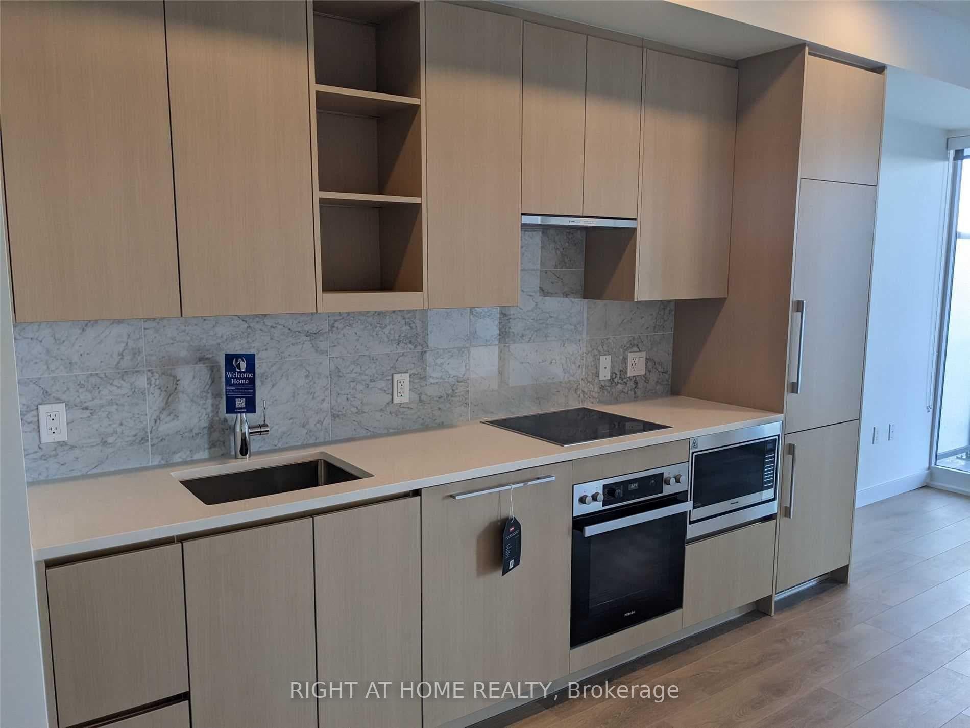 95 Mcmahon Drive Unit 701 photo 2
