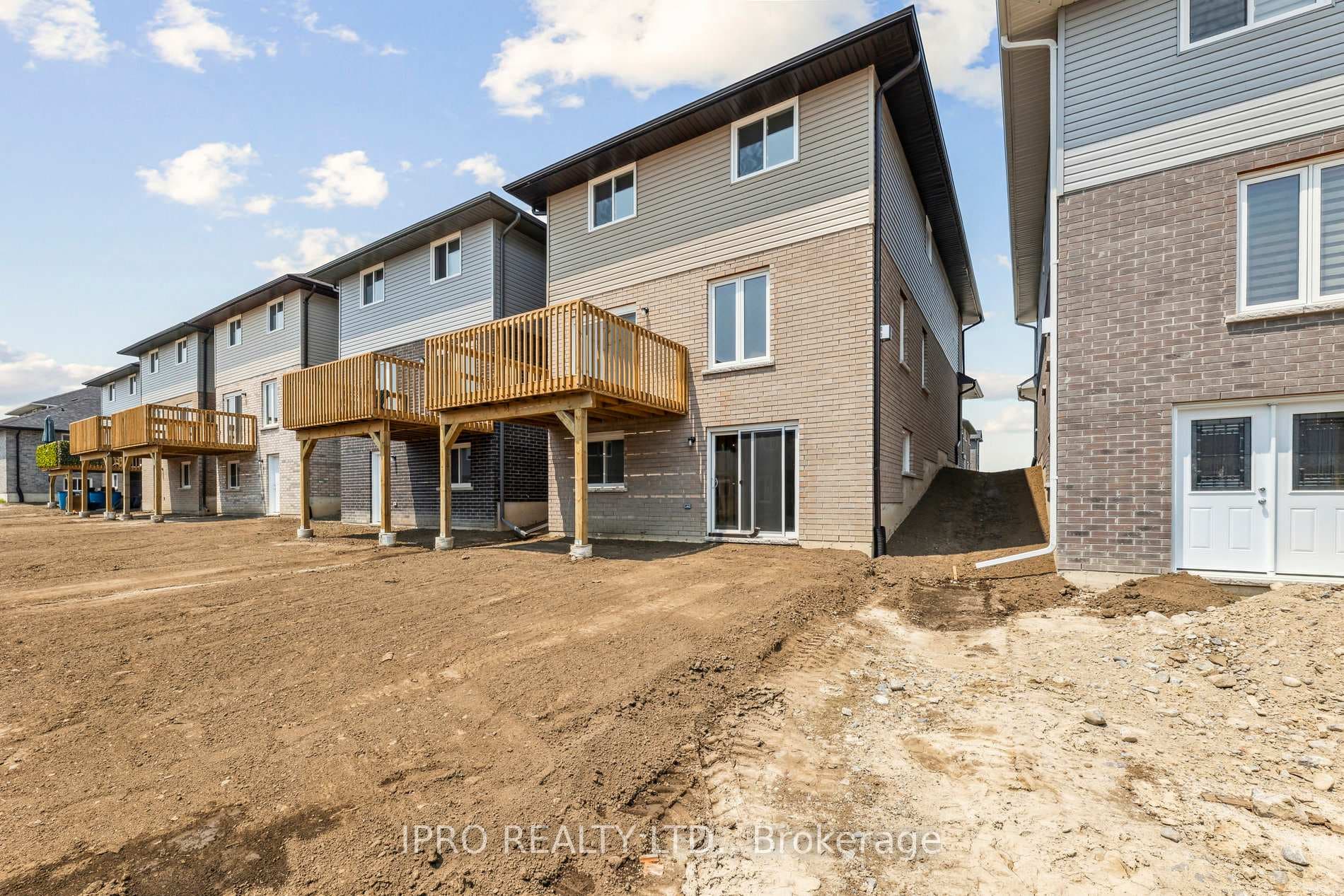 925 Bamford Terrace photo 36