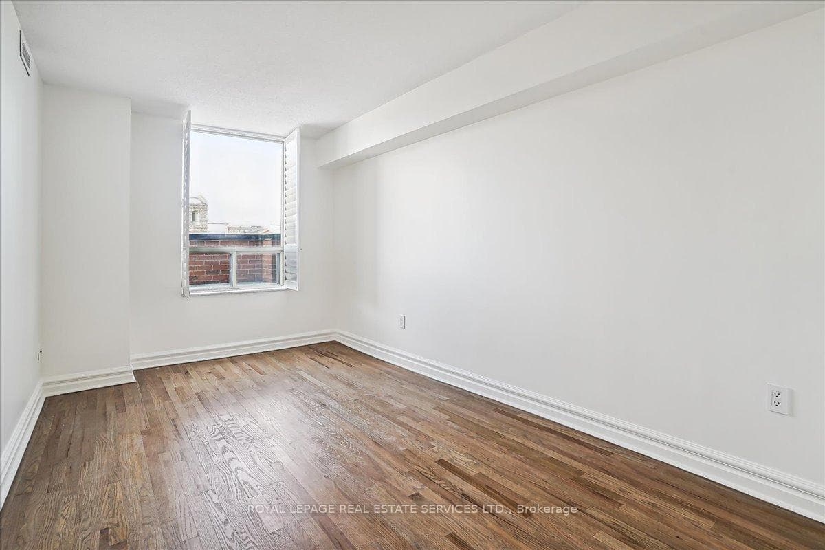 221 Robinson Street Unit 215 photo 16