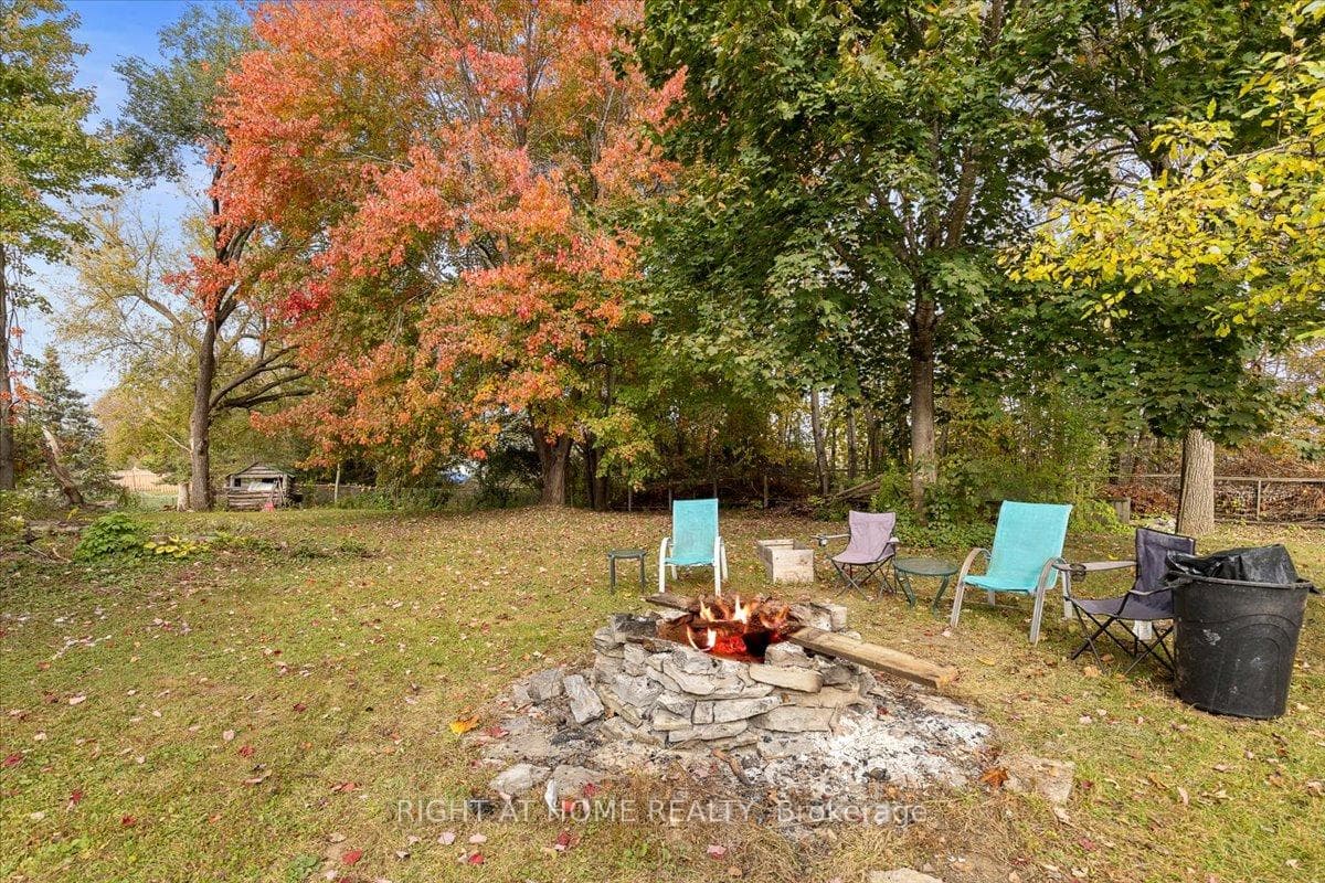 424 LAURIER Street photo 3