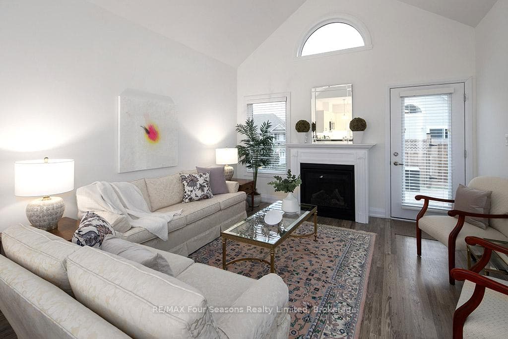 4 SUTTON Lane photo 11