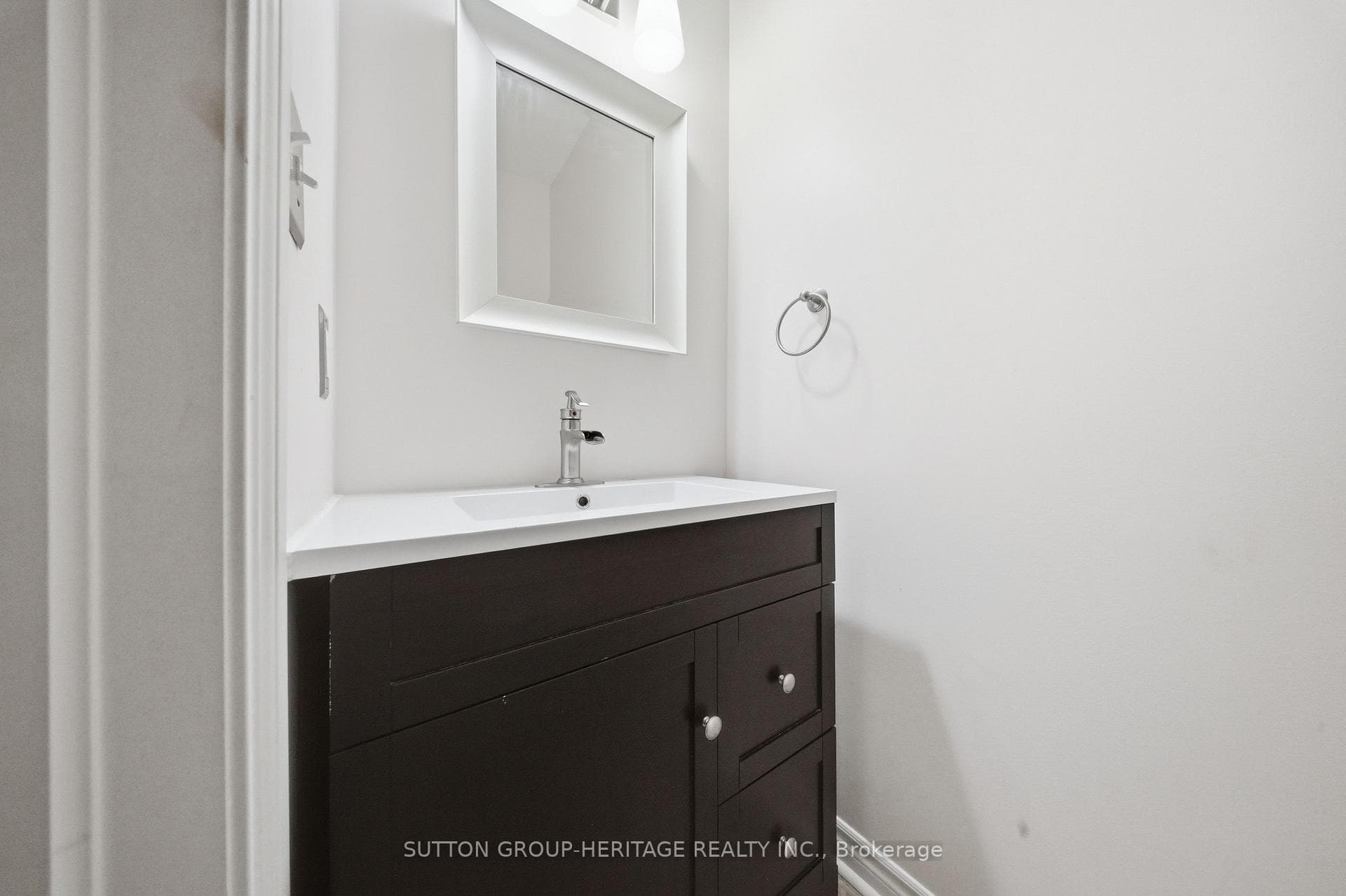 16 Shrewsbury Drive photo 17