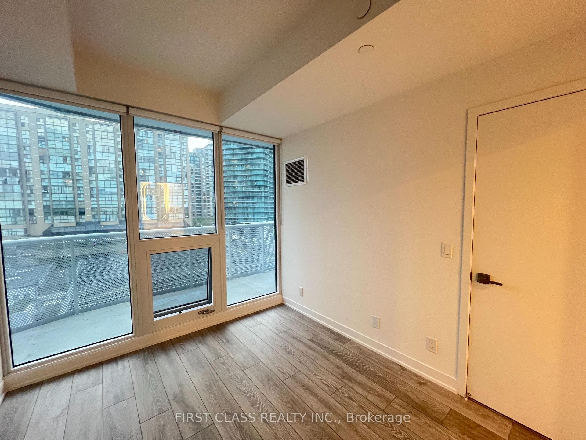 15 Holmes Avenue Unit 503 photo 6
