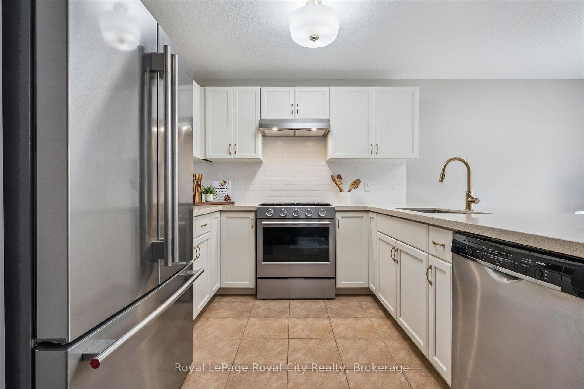 144 Kemp Crescent photo 15