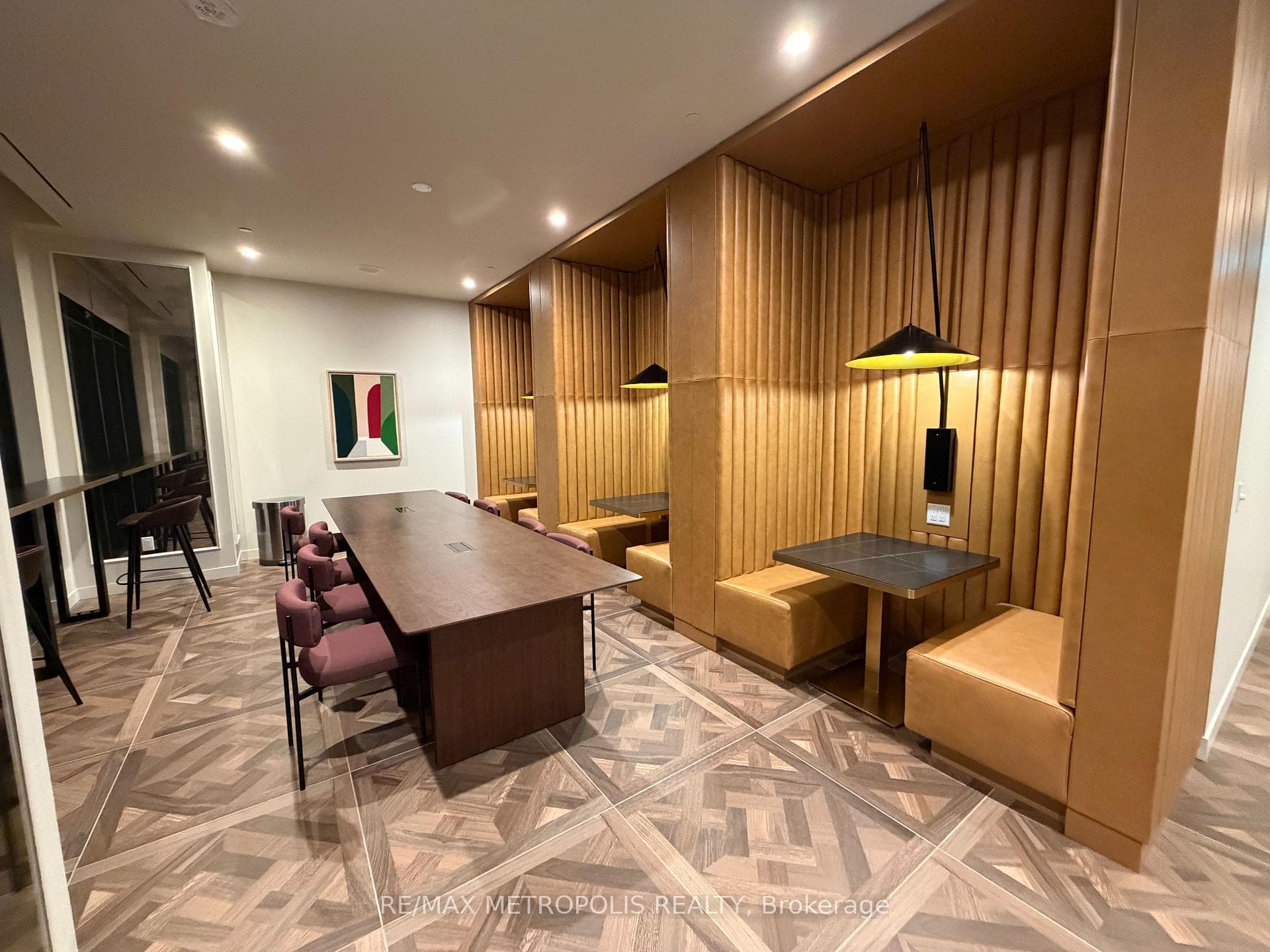 Co-work lounge
