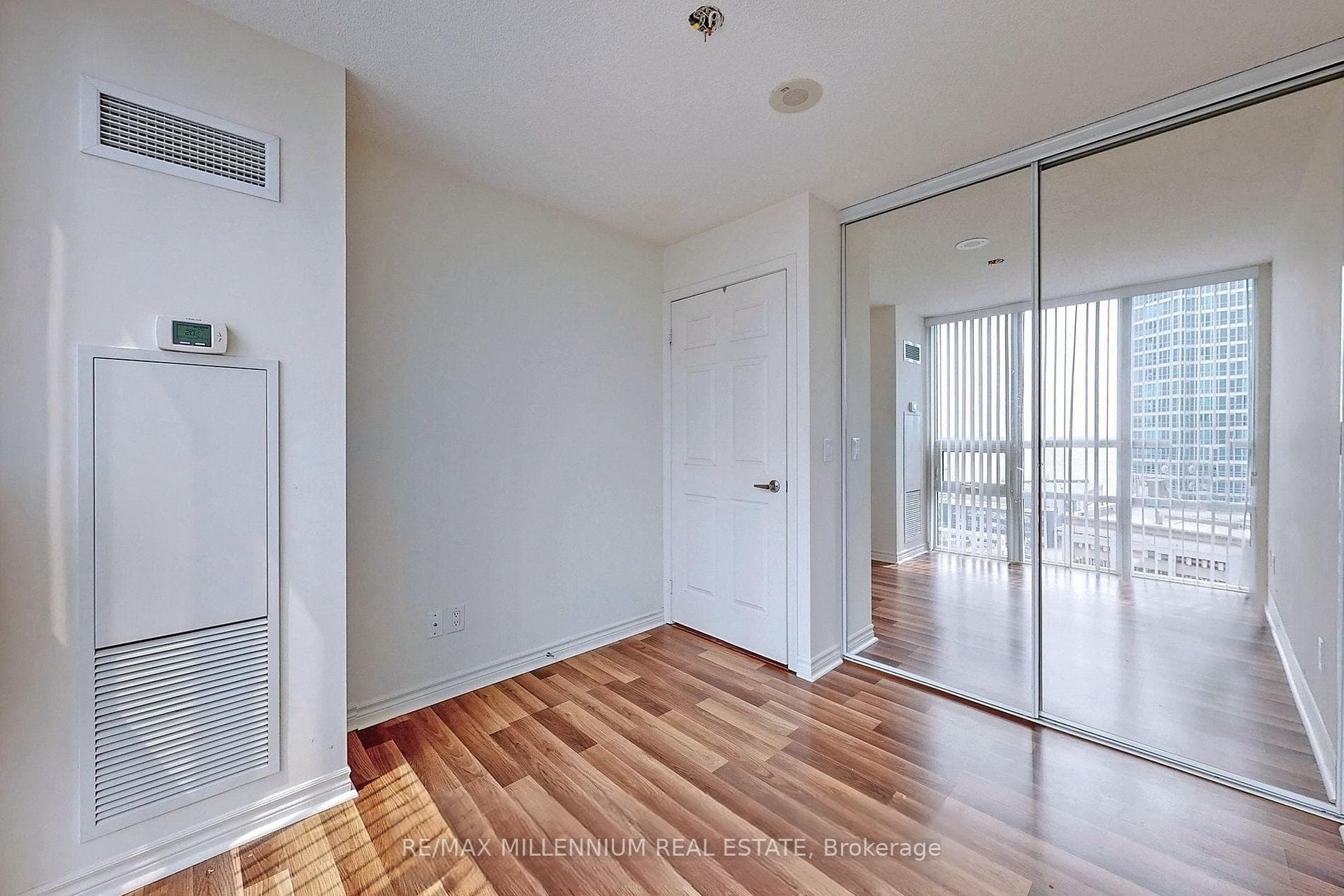 25 Lower Simcoe Street Unit 1508 photo 18