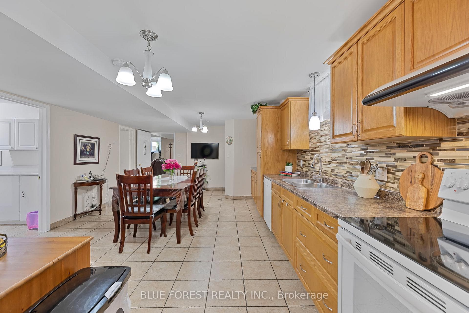 930 Railton Avenue photo 24