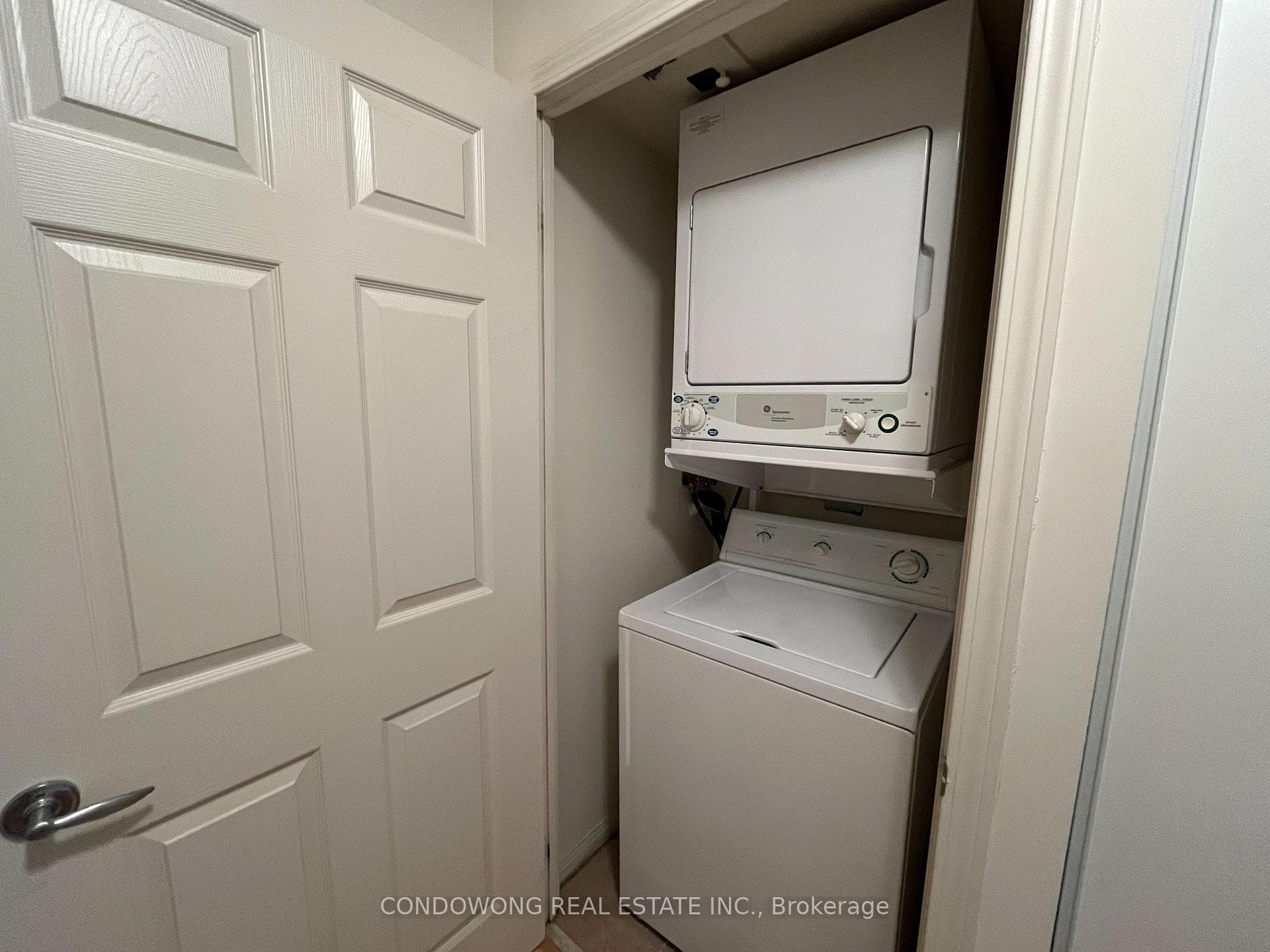 230 Queens Quay Unit 619 photo 14